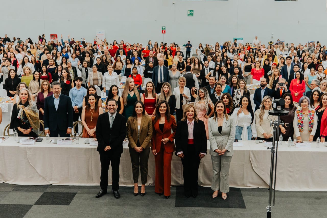 Asistentes al séptimo aniversario de Mujeres Empoderadas AC durante un encuentro en Guadalajara.