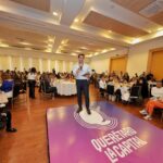 Felifer Macías durante un encuentro con mujeres líderes de la ciudad de Querétaro.