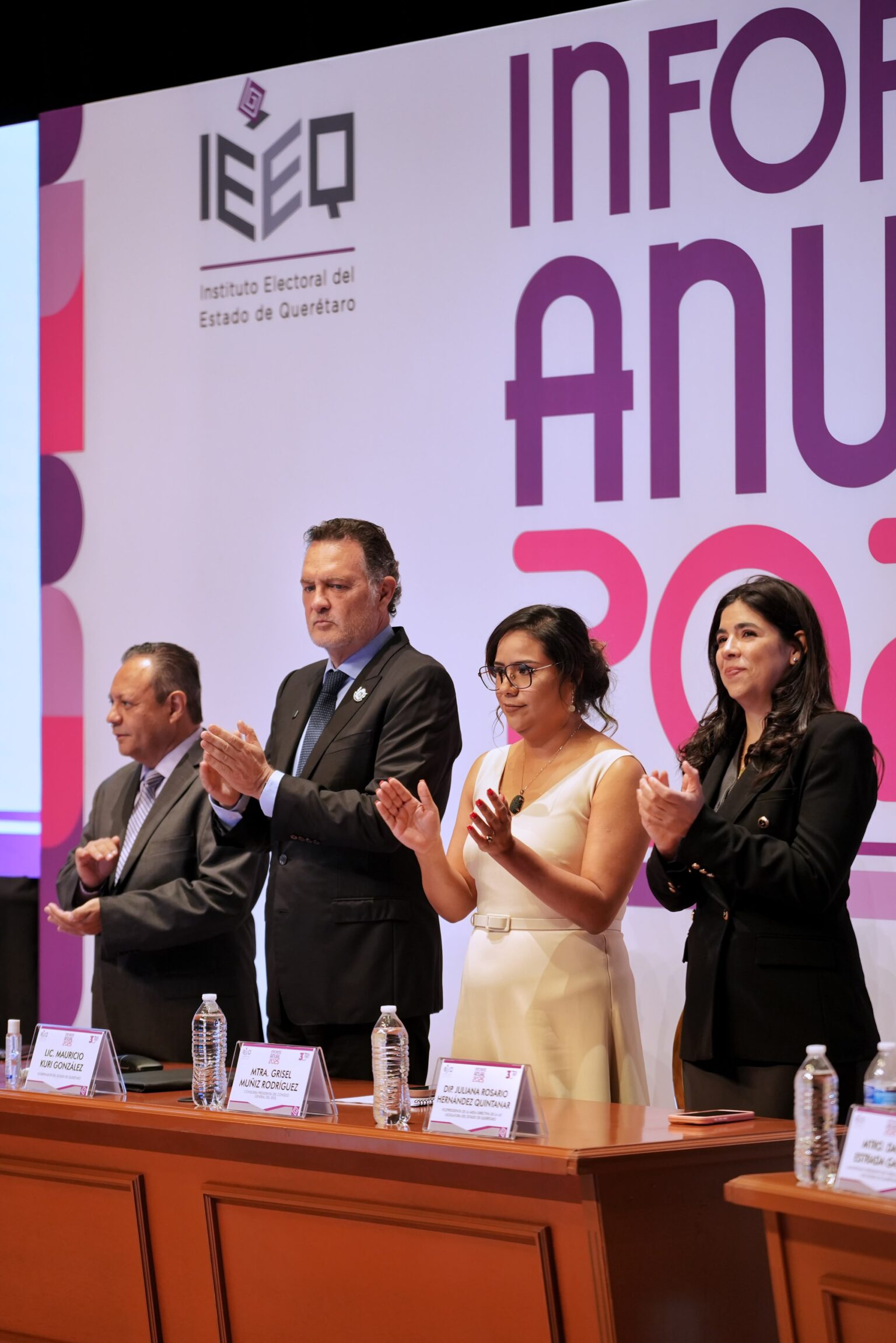 Autoridades durante la presentación del Informe Anual de Actividades 2025 del Instituto Electoral del Estado de Querétaro.