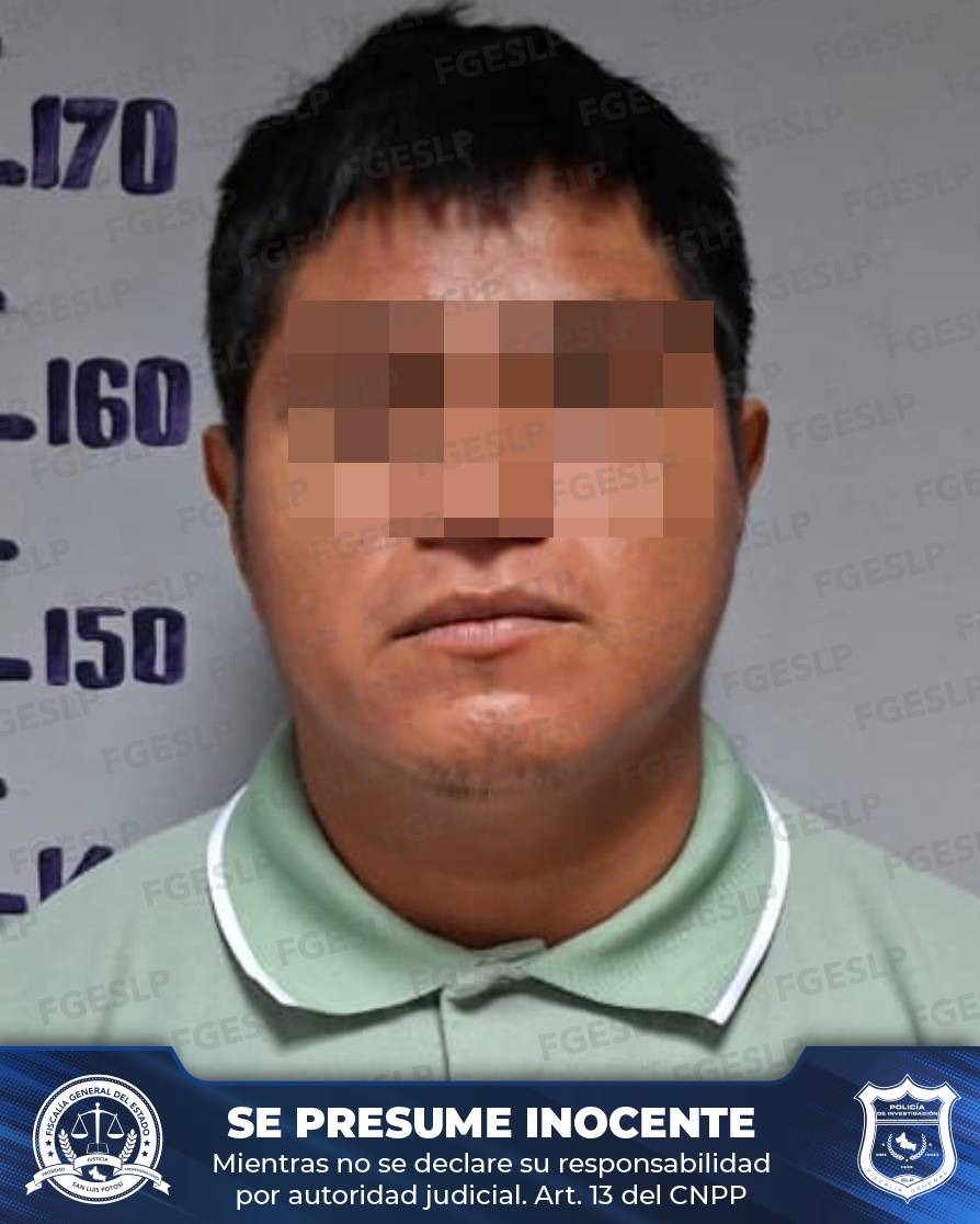 Imagen difundida por la Fiscalía General del Estado de San Luis Potosí de una persona detenida en relación con una investigación por homicidio en Matlapa.
