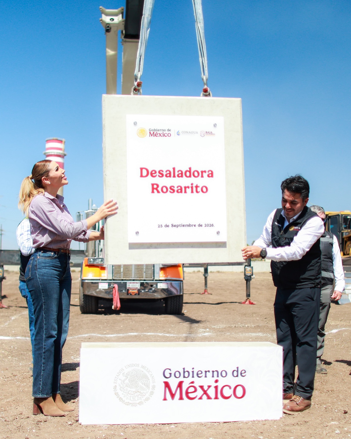 Colocación de la primera piedra de la Planta Desaladora de Playas de Rosarito, Baja California.