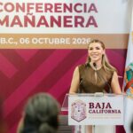 Marina del Pilar Ávila Olmeda durante una conferencia del Gobierno de Baja California sobre la Ruta Rosa y la prevención del cáncer de mama.