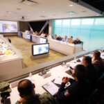 Sesión del Consejo Estatal de Protección Civil de Baja California para coordinar medidas preventivas ante el pronóstico de lluvias y fuertes vientos.