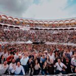 Servidores públicos y autoridades de Guadalajara durante un acto conmemorativo por el Día del Servidor Público.