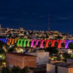 Vista nocturna de la ciudad de Querétaro utilizada como imagen ilustrativa para una alerta sanitaria difundida por la Secretaría de Salud estatal.