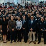 Integrantes de la Policía de Guadalajara y autoridades municipales durante una ceremonia de condecoraciones por trayectoria y méritos.