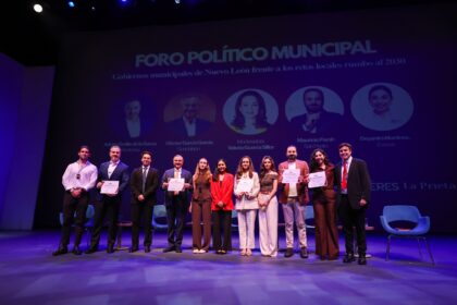 Mauricio Farah Giacomán participa en un foro sobre retos municipales de Nuevo León organizado por el Tecnológico de Monterrey.