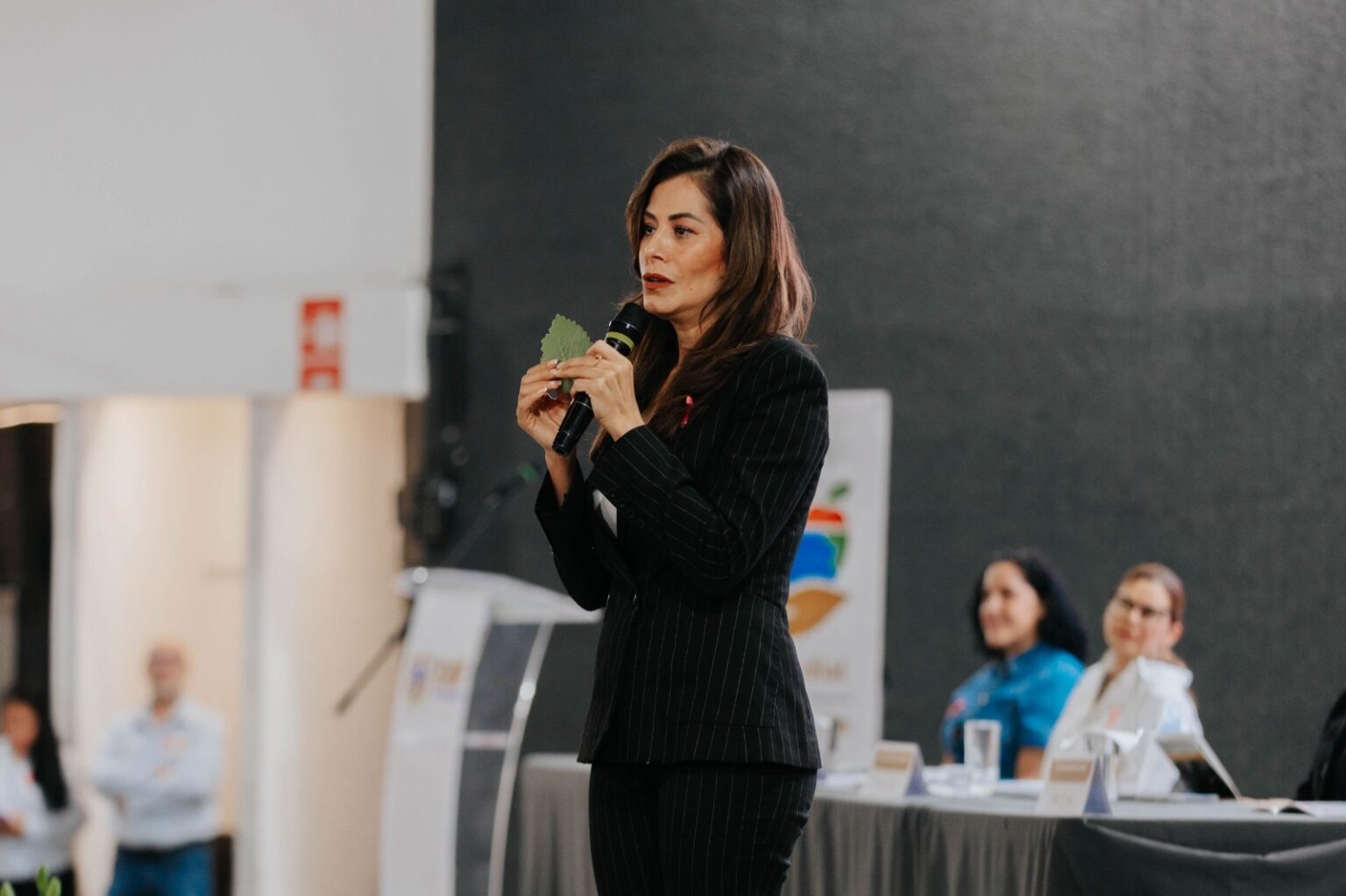 Vero Delgadillo durante el encuentro “Nutrir familias, cuidar comunidades” organizado por DIF Guadalajara.