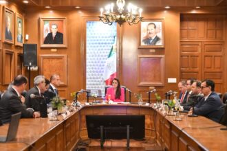 Tere Jiménez durante la firma del convenio para la construcción y operación del nuevo Foro de las Estrellas en Aguascalientes.