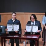 Felifer Macías y Víctor Antonio de Jesús Hernández durante la firma del convenio para el Laboratorio de Innovación en Procuración de Justicia en Querétaro.