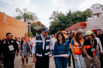 Vero Delgadillo durante un recorrido de supervisión de obras e infraestructura urbana en Guadalajara.