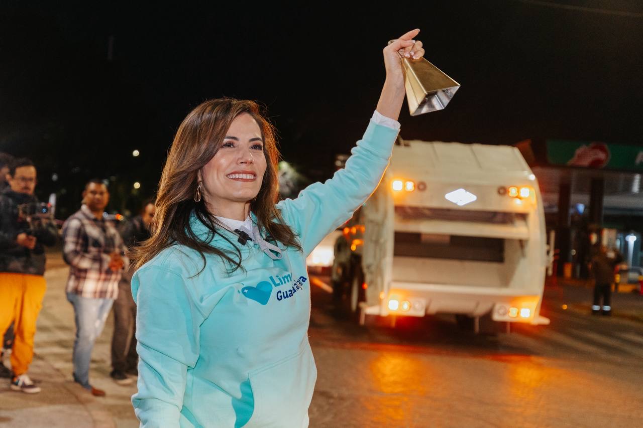Verónica Delgadillo durante un acto relacionado con los servicios públicos y la recuperación urbana en Guadalajara.