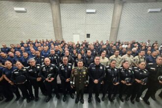 Policías y cadetes de Guadalajara durante una capacitación impartida por mandos de la XV Zona Militar.