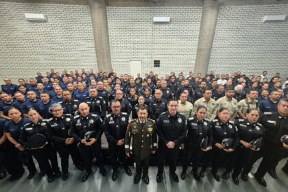 Policías y cadetes de Guadalajara durante una capacitación impartida por mandos de la XV Zona Militar.