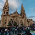 Catedral de Guadalajara y asistentes en el Centro Histórico durante una celebración religiosa vinculada a la Romería.