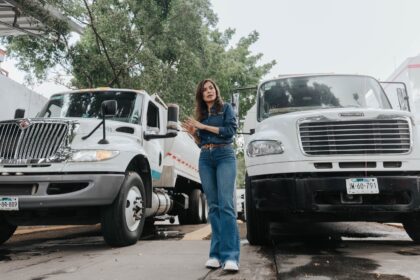 Pipas utilizadas por el Gobierno de Guadalajara para reforzar el abastecimiento de agua potable en colonias afectadas por la rotación del servicio del SIAPA.