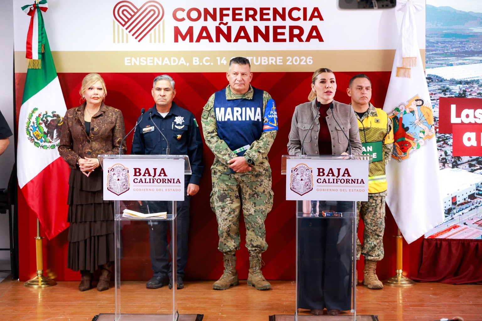 Marina del Pilar Ávila Olmeda durante una conferencia sobre la atención a las afectaciones ocasionadas por Rachel en Baja California.