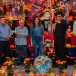 Autoridades municipales durante un recorrido por la Feria del Cartón 2026 en el Parque Morelos de Guadalajara.