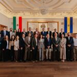 Autoridades municipales y representantes del sector turístico reunidos en un salón oficial de Guadalajara, Jalisco.