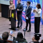 Felifer Macías presenta ante medios el Festival de Día de Muertos Querétaro, acompañado de autoridades municipales.