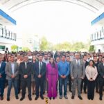Asistentes y autoridades durante la ceremonia de aniversario del Instituto Tecnológico El Llano Aguascalientes, en el patio central de las instalaciones.