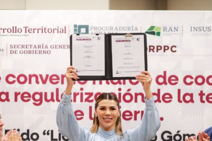 Ceremonia de firma del convenio de regularización de tierras del Ejido Rojo Gómez en Tijuana